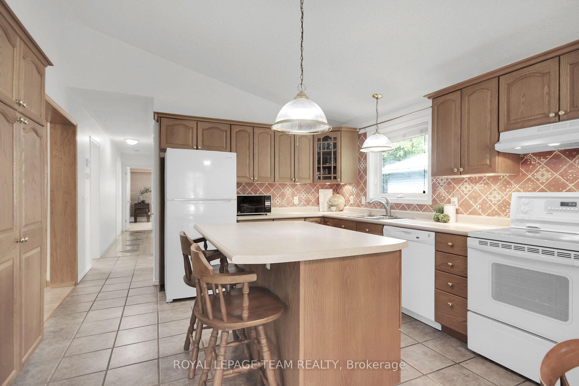 Photo 18 of 6596 Vista Patrick, Ottawa, Greely — HOMEH