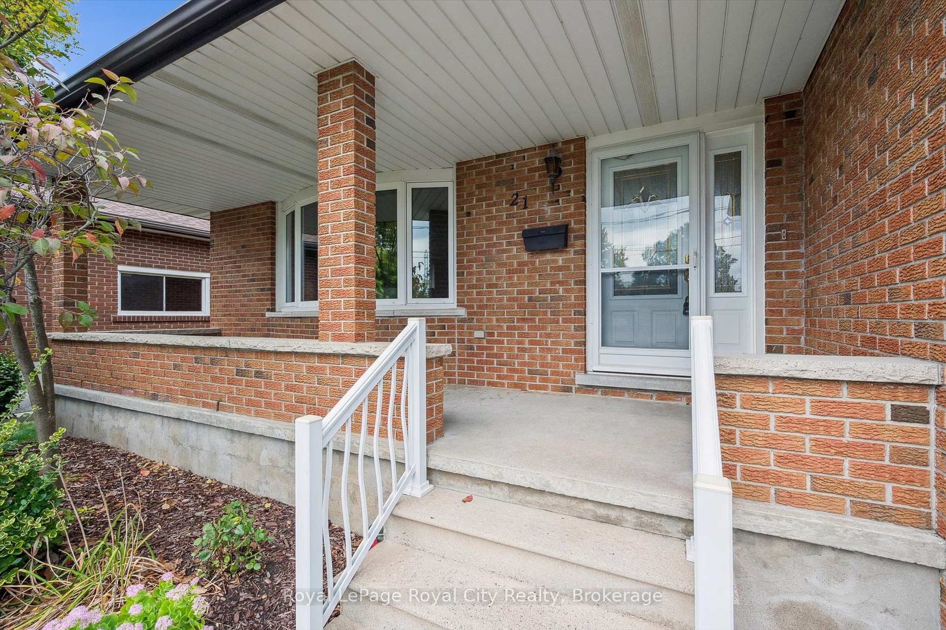 Photo 4 of 21 Heath Road, Guelph, Junction/Onward Willow — HOMEH