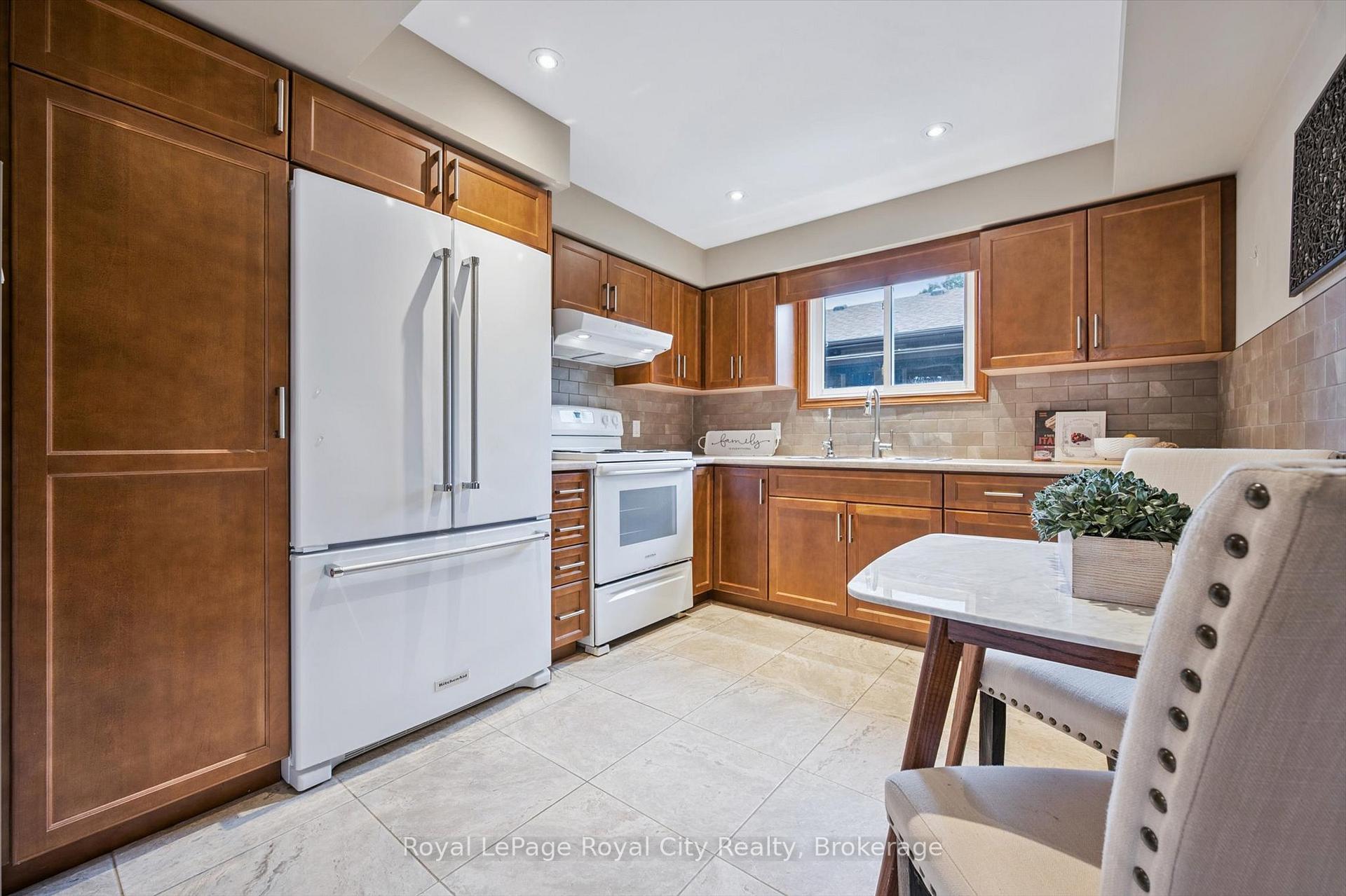 Photo 15 of 21 Heath Road, Guelph, Junction/Onward Willow — HOMEH