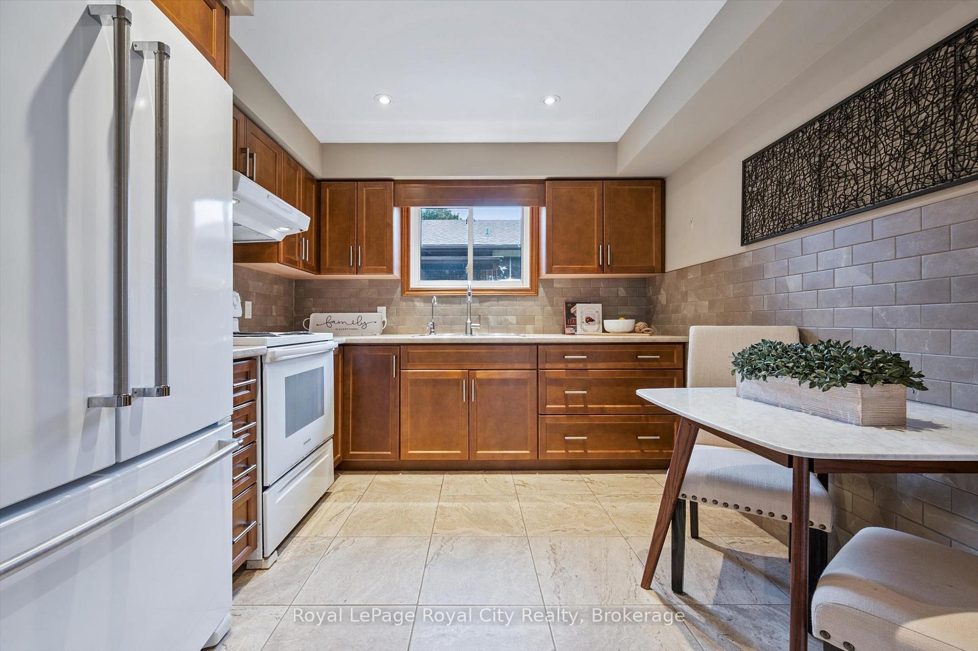 Photo 16 of 21 Heath Road, Guelph, Junction/Onward Willow — HOMEH