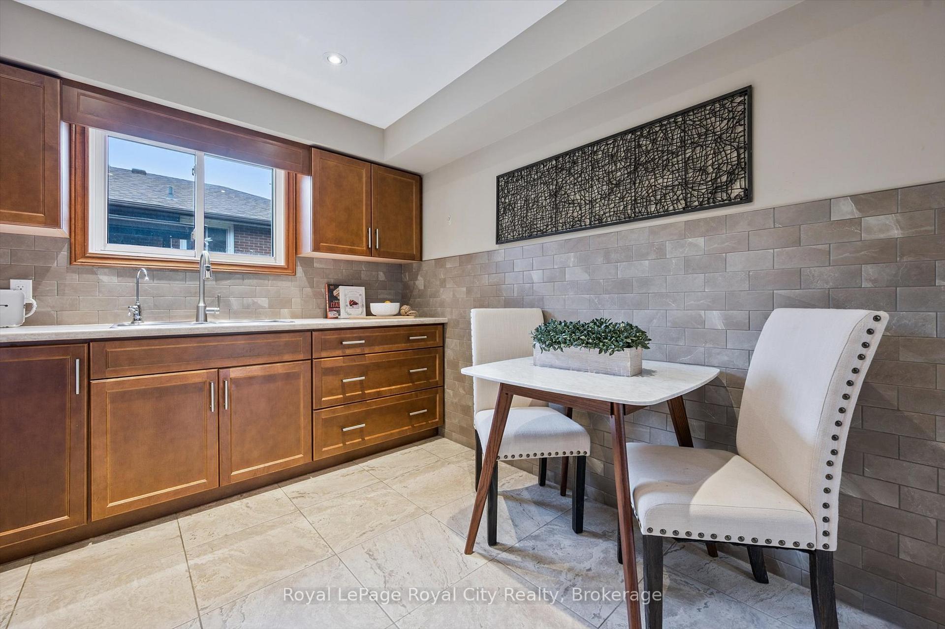 Photo 17 of 21 Heath Road, Guelph, Junction/Onward Willow — HOMEH