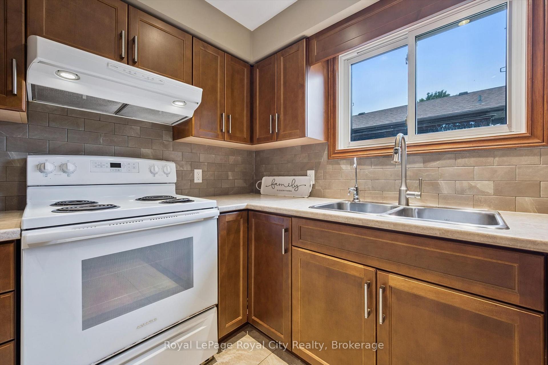 Photo 18 of 21 Heath Road, Guelph, Junction/Onward Willow — HOMEH