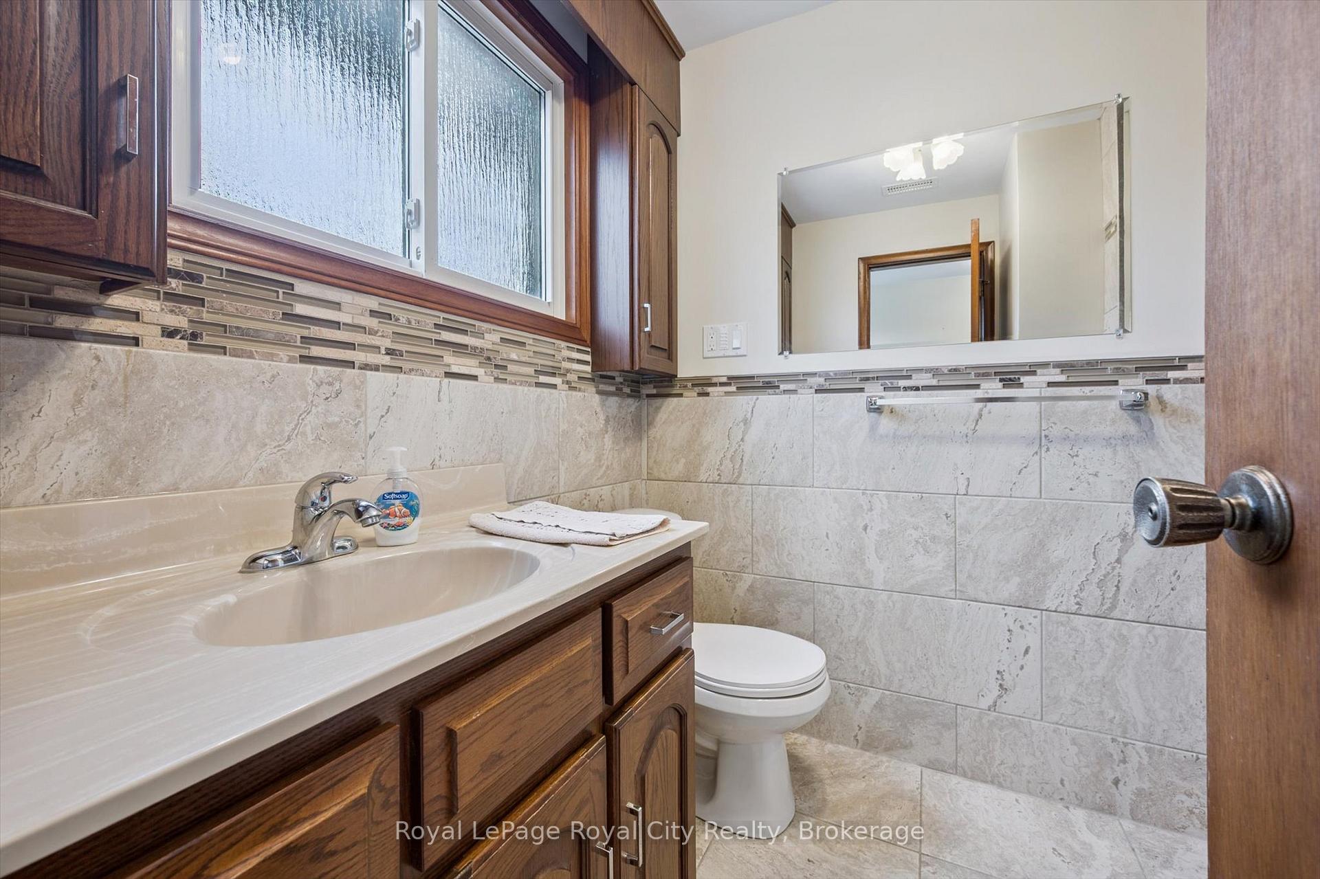 Photo 20 of 21 Heath Road, Guelph, Junction/Onward Willow — HOMEH