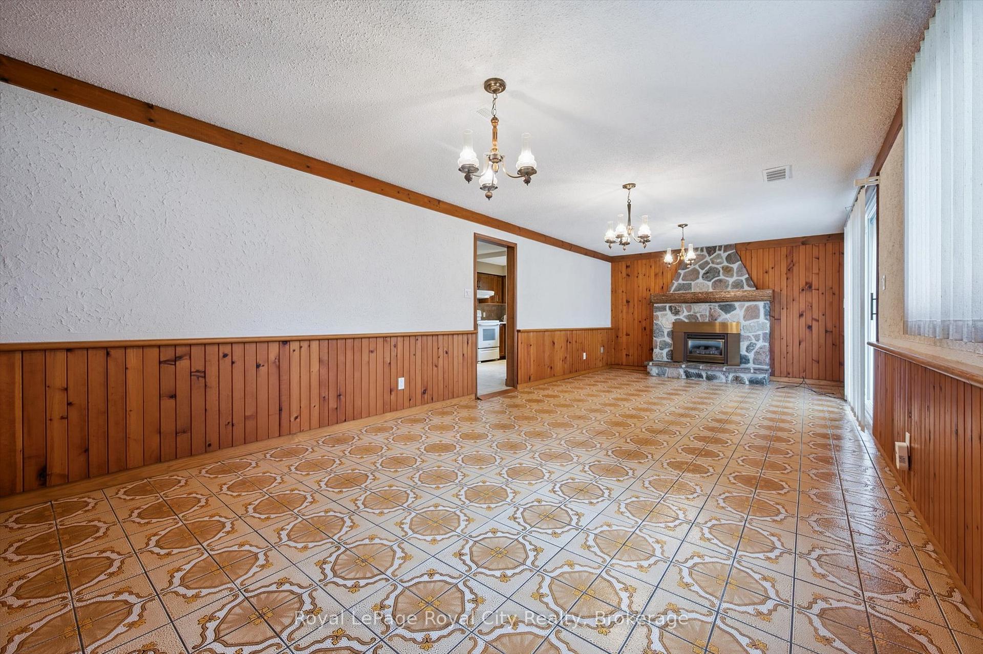 Photo 23 of 21 Heath Road, Guelph, Junction/Onward Willow — HOMEH
