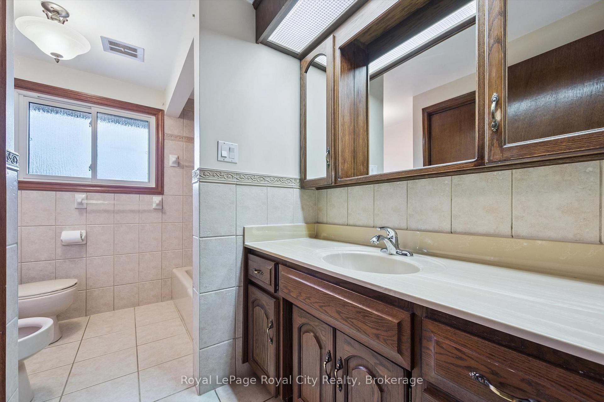 Photo 34 of 21 Heath Road, Guelph, Junction/Onward Willow — HOMEH