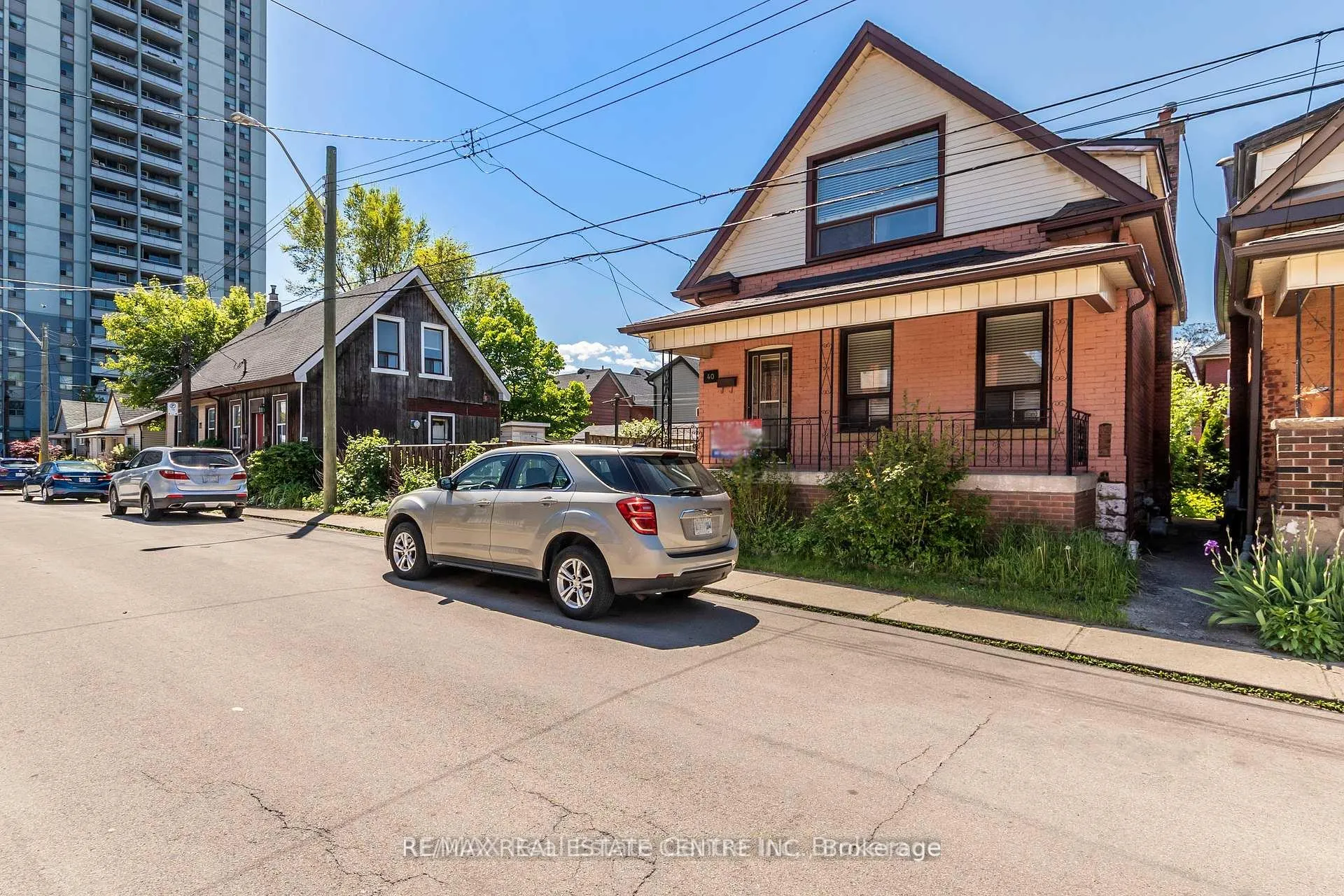 Photo 3 of 40 Greig Street, Hamilton, Strathcona — HOMEH