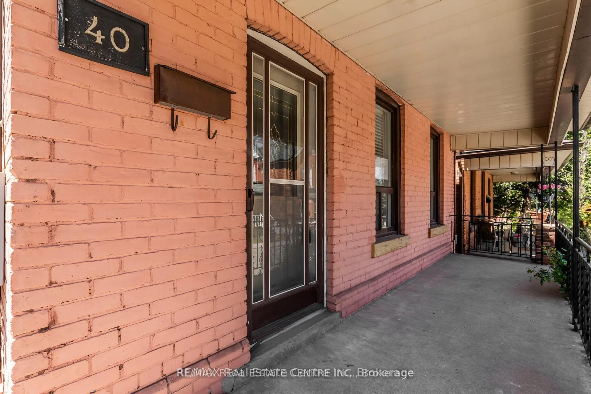 Photo 5 of 40 Greig Street, Hamilton, Strathcona — HOMEH