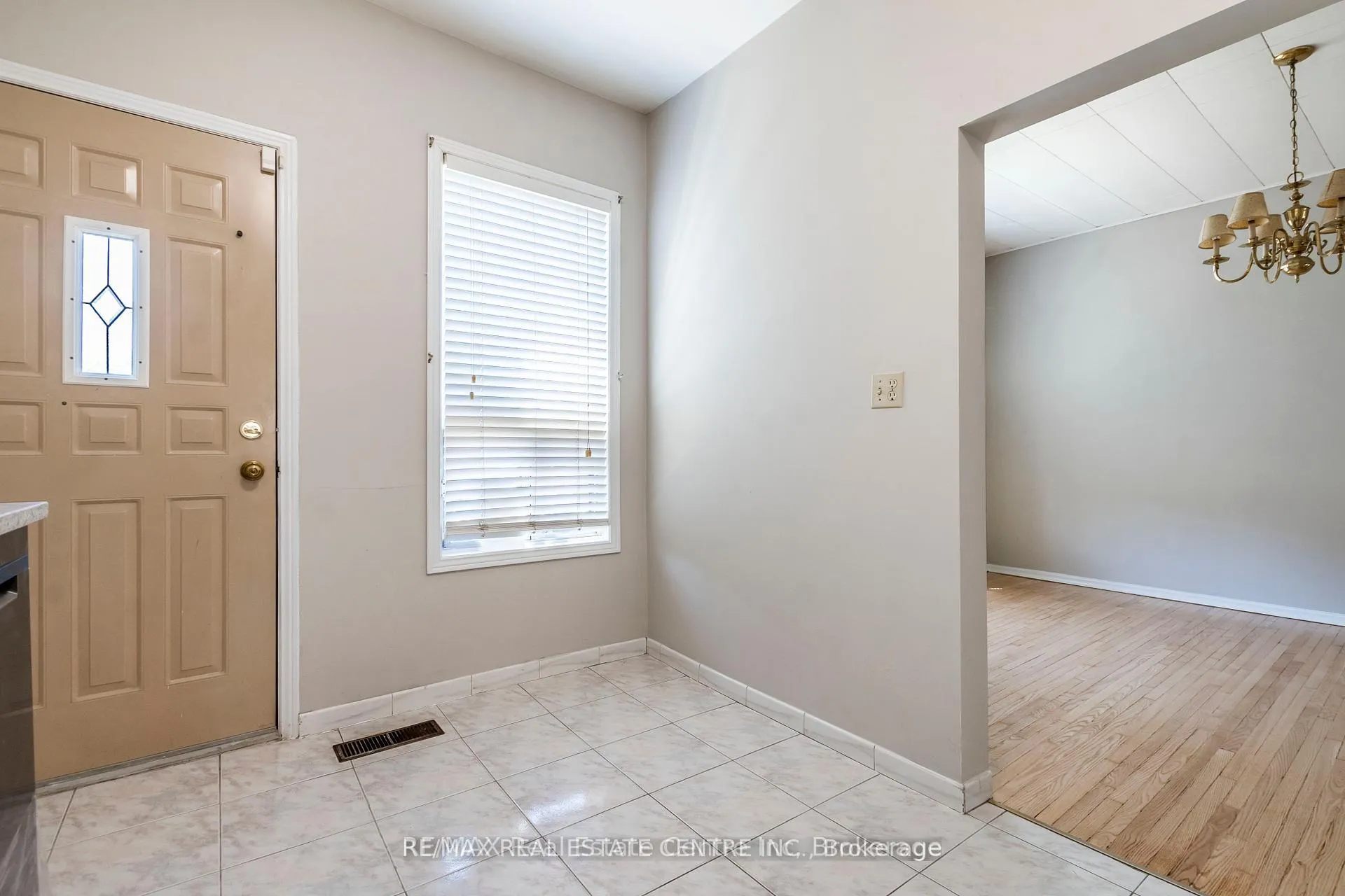 Photo 11 of 40 Greig Street, Hamilton, Strathcona — HOMEH