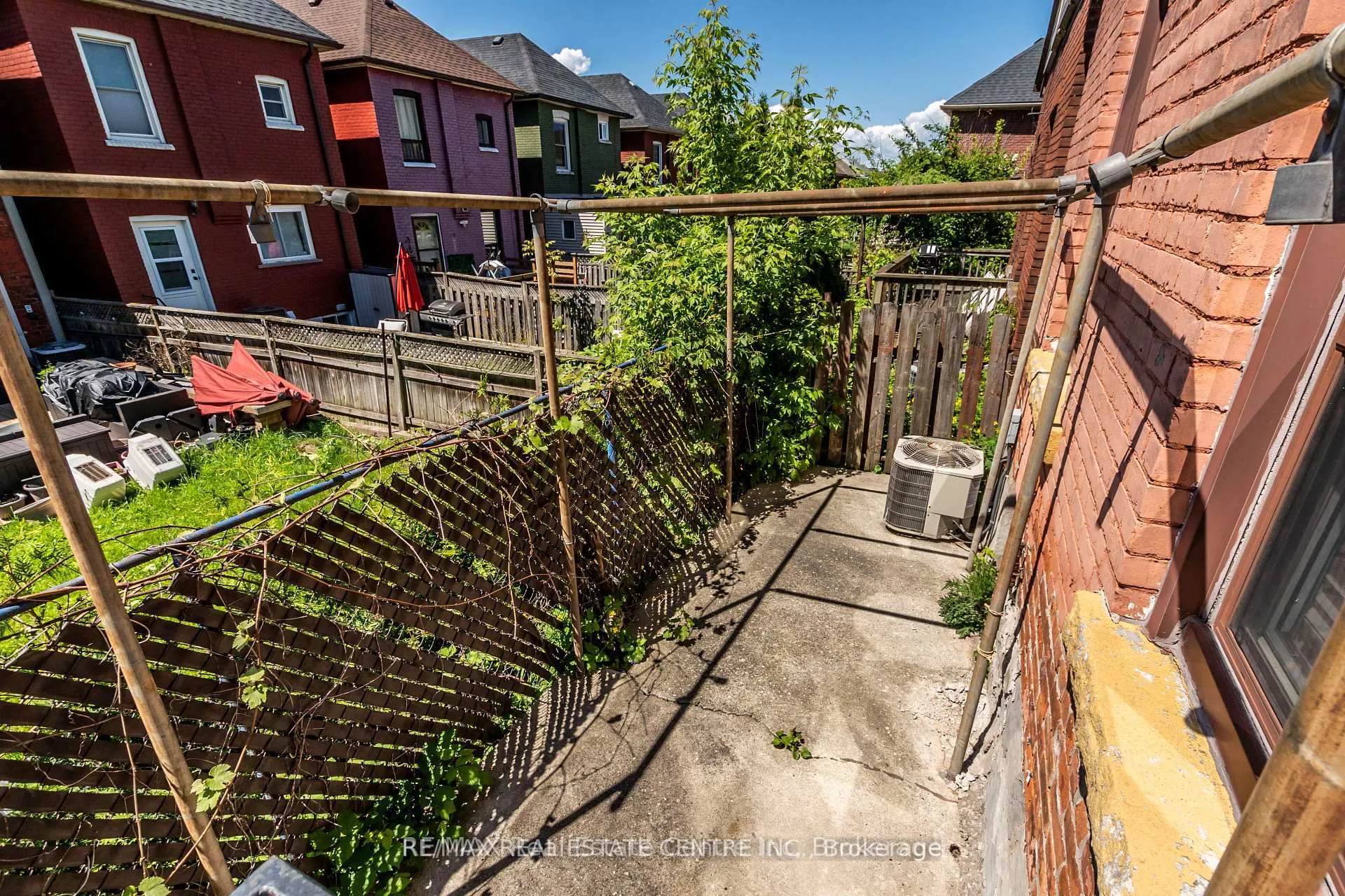 Photo 18 of 40 Greig Street, Hamilton, Strathcona — HOMEH