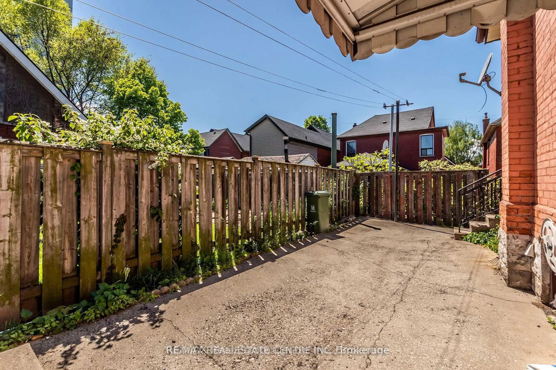 Photo 20 of 40 Greig Street, Hamilton, Strathcona — HOMEH