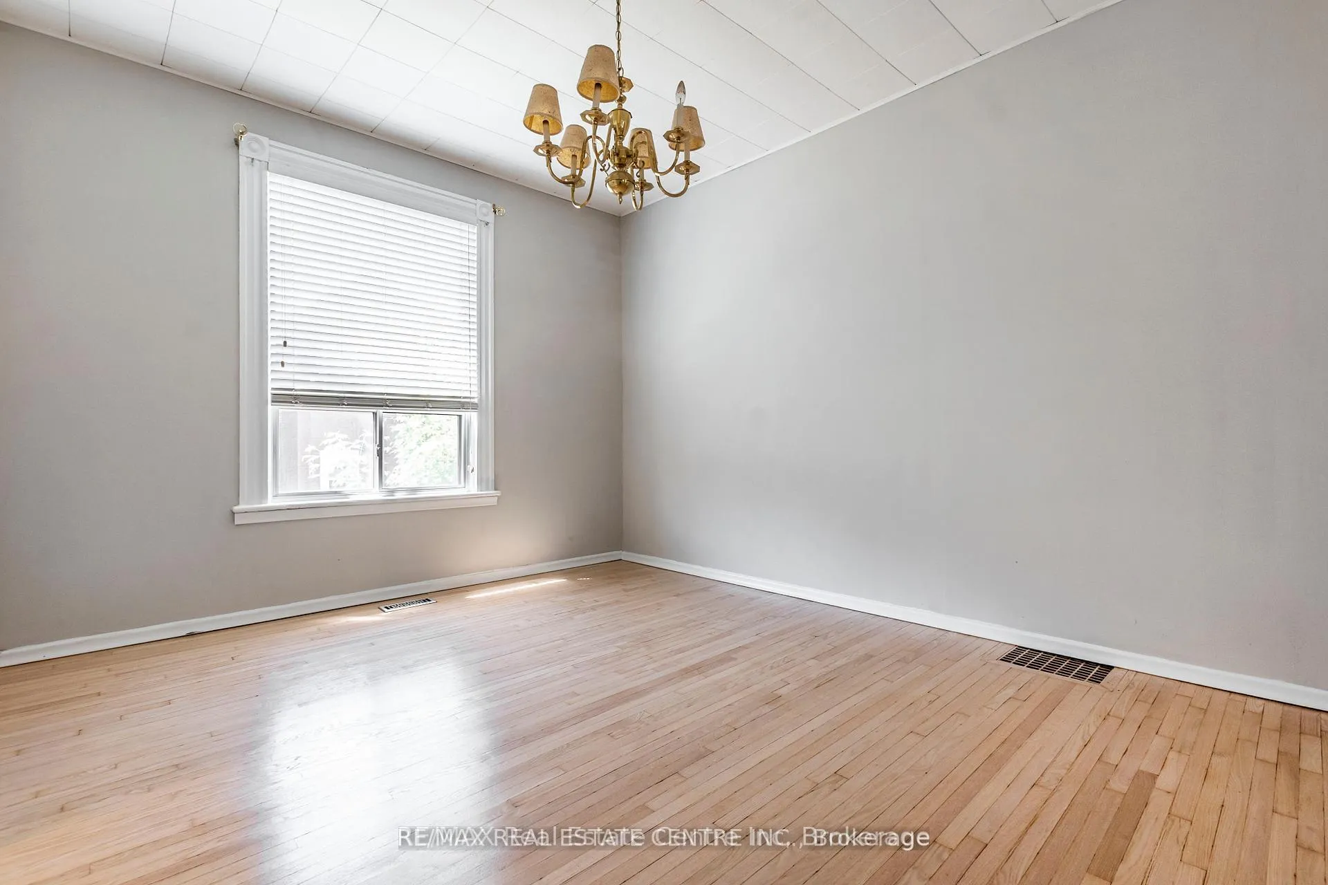 Photo 25 of 40 Greig Street, Hamilton, Strathcona — HOMEH