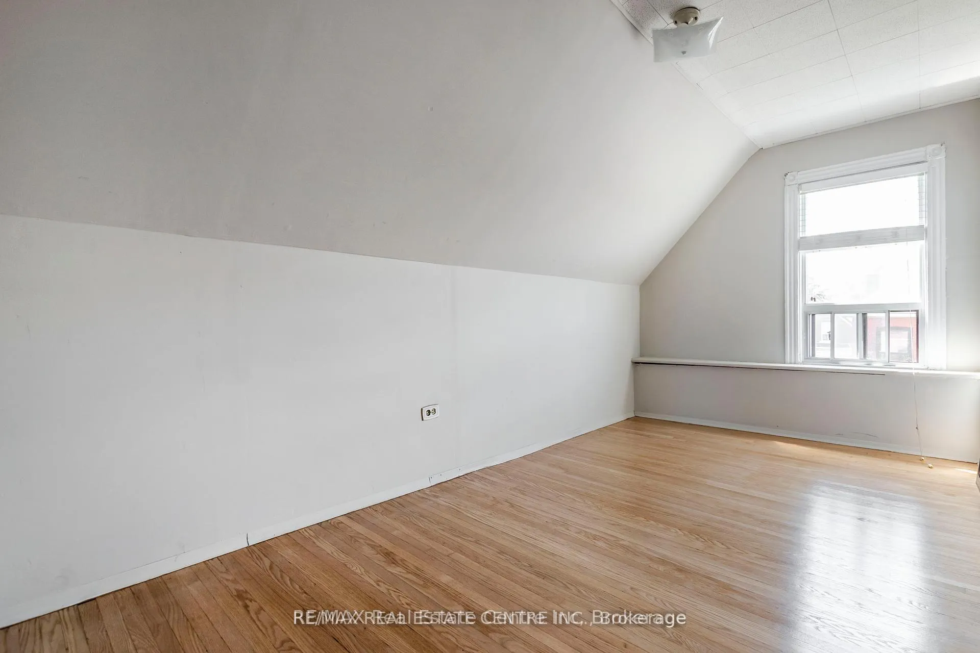 Photo 31 of 40 Greig Street, Hamilton, Strathcona — HOMEH