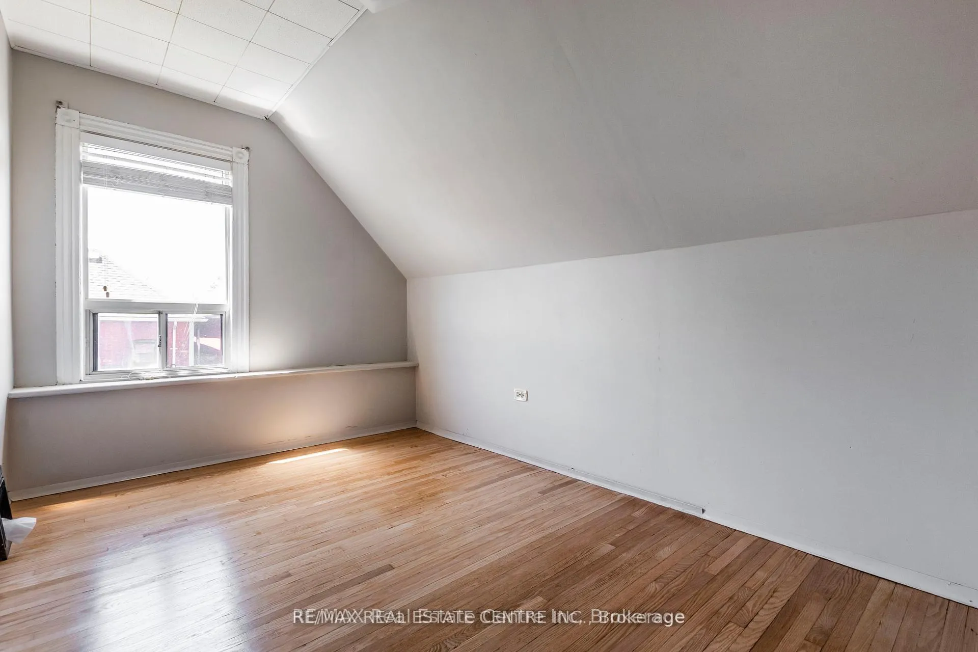 Photo 34 of 40 Greig Street, Hamilton, Strathcona — HOMEH