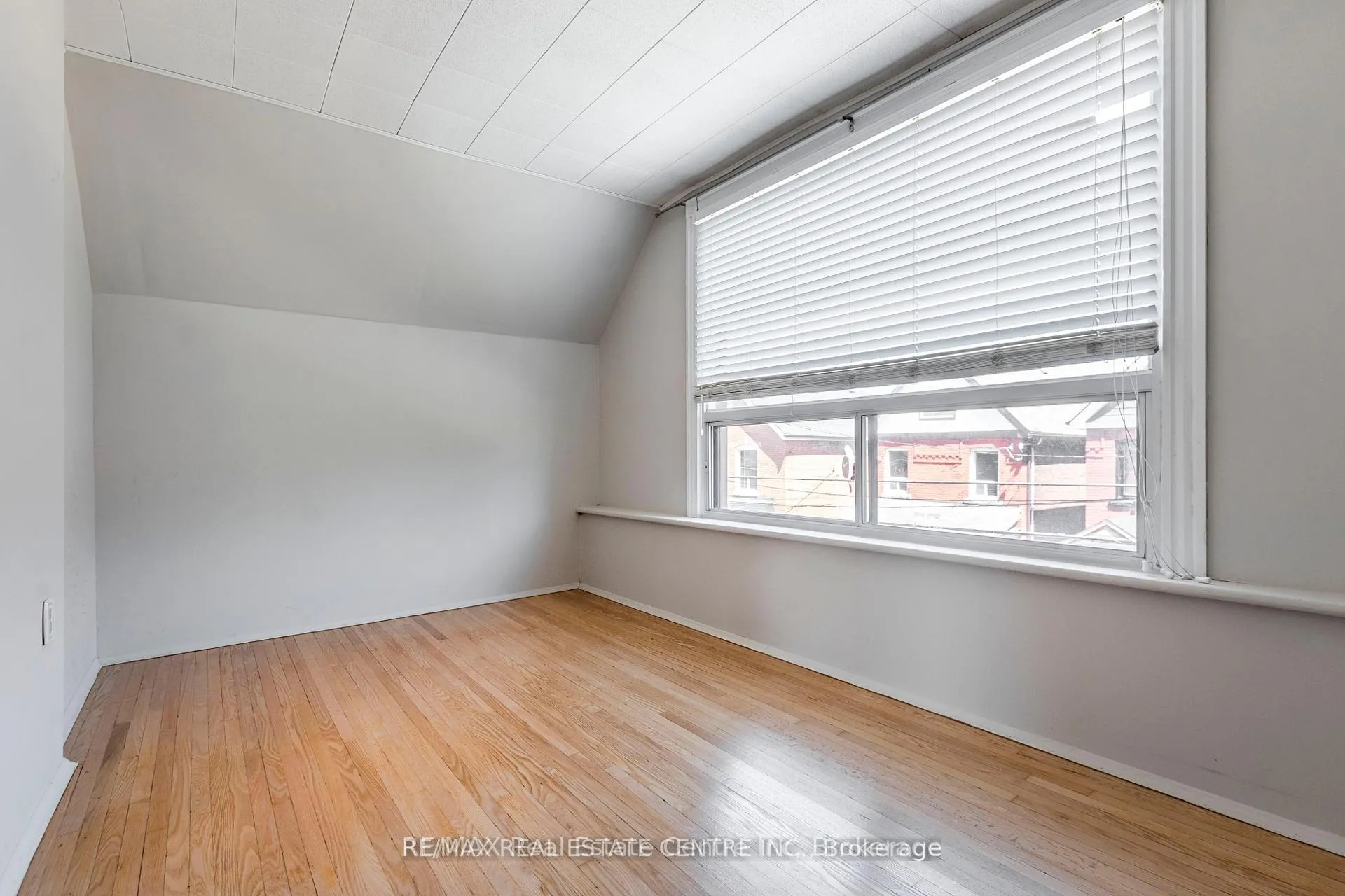 Photo 36 of 40 Greig Street, Hamilton, Strathcona — HOMEH