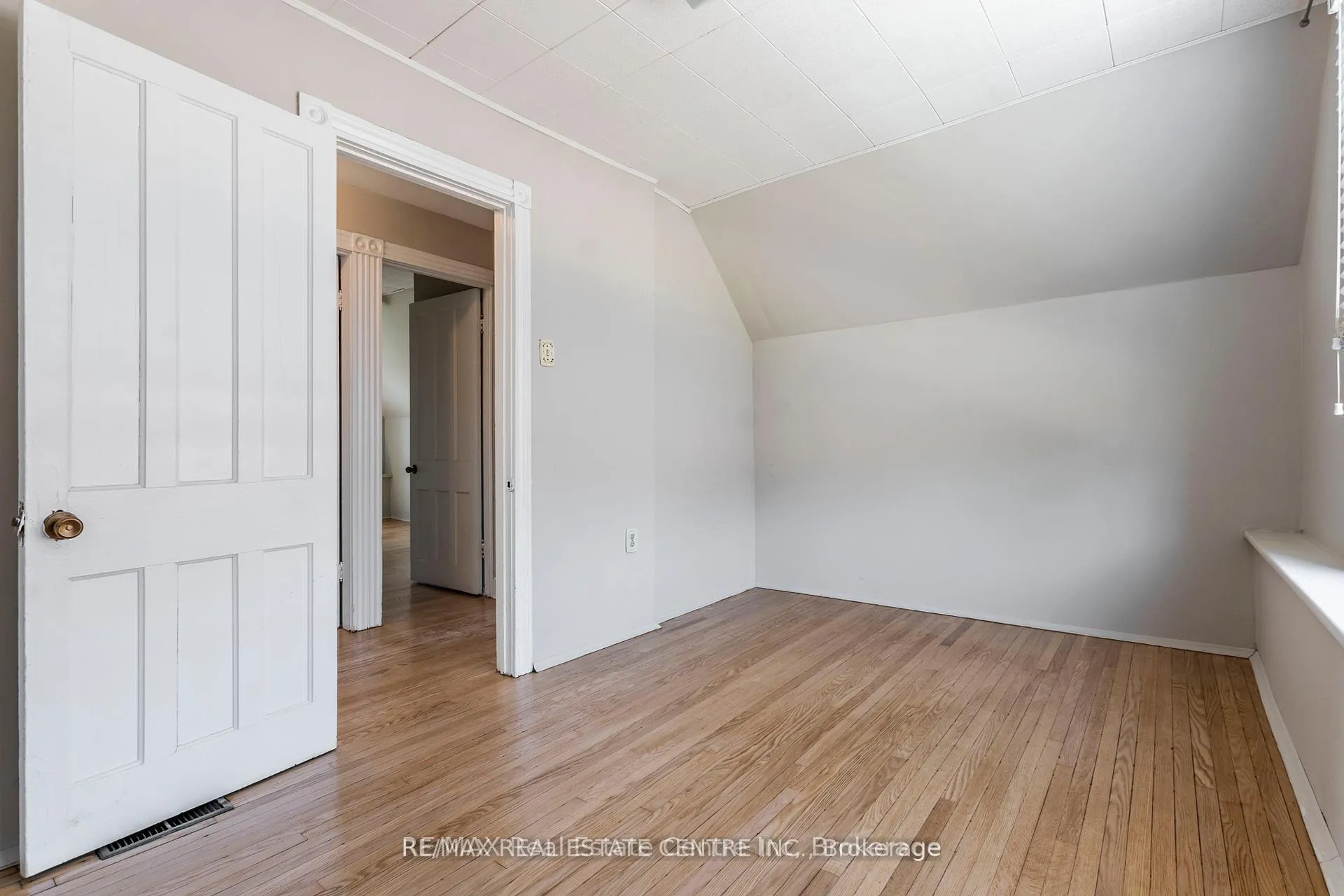 Photo 37 of 40 Greig Street, Hamilton, Strathcona — HOMEH