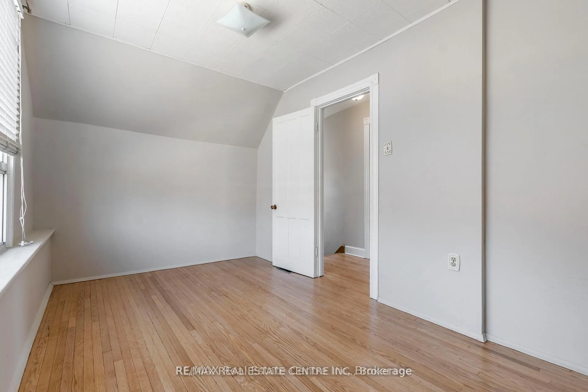 Photo 38 of 40 Greig Street, Hamilton, Strathcona — HOMEH