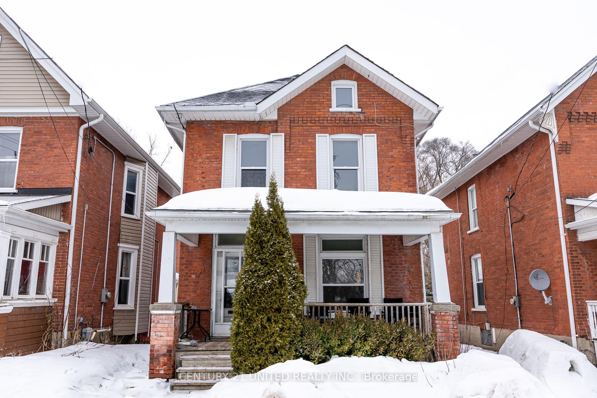 Front of 252 London Street