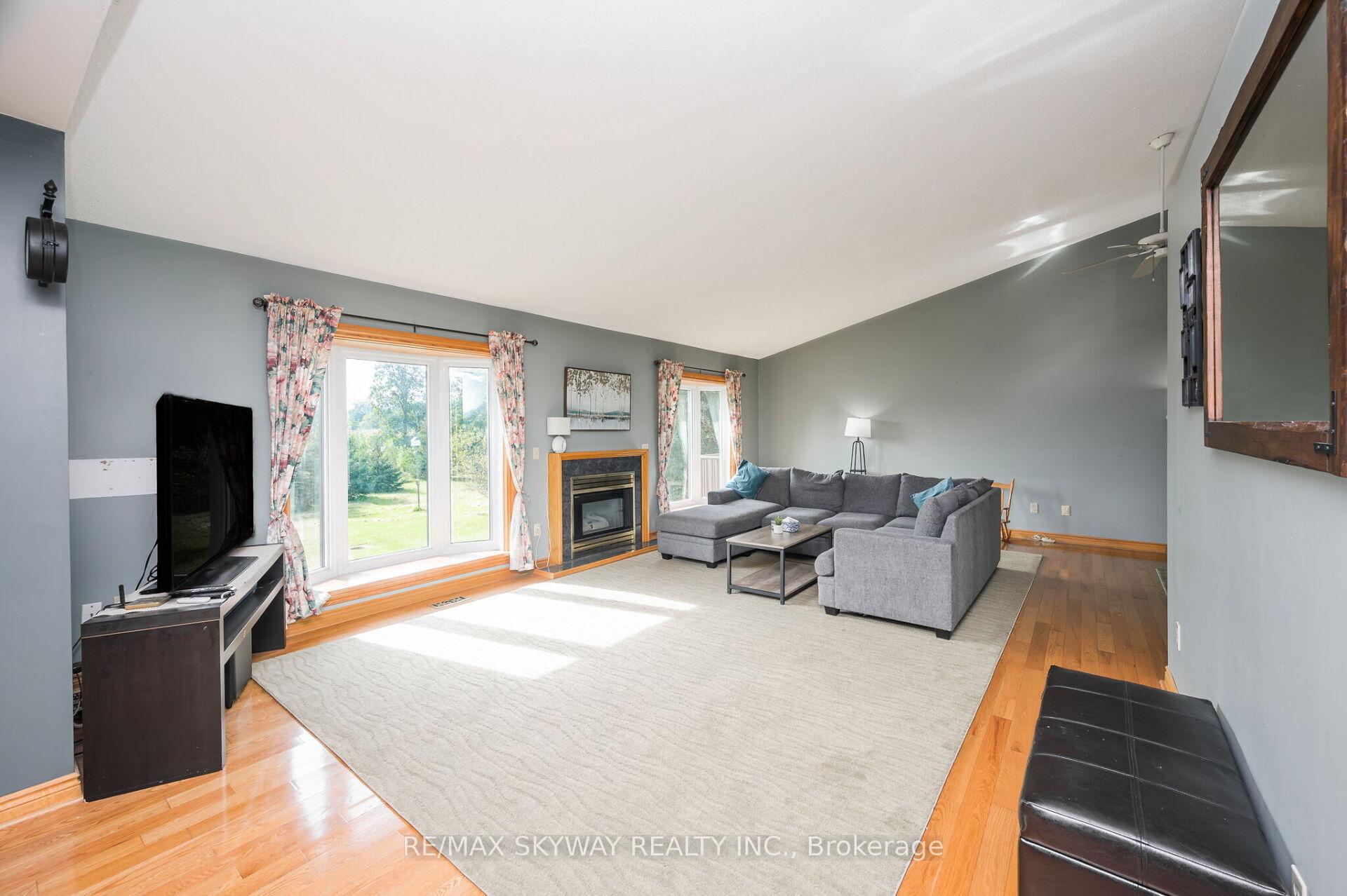 Photo 6 of 6774 Hwy 20, Grimsby, Grimsby Escarpment — HOMEH