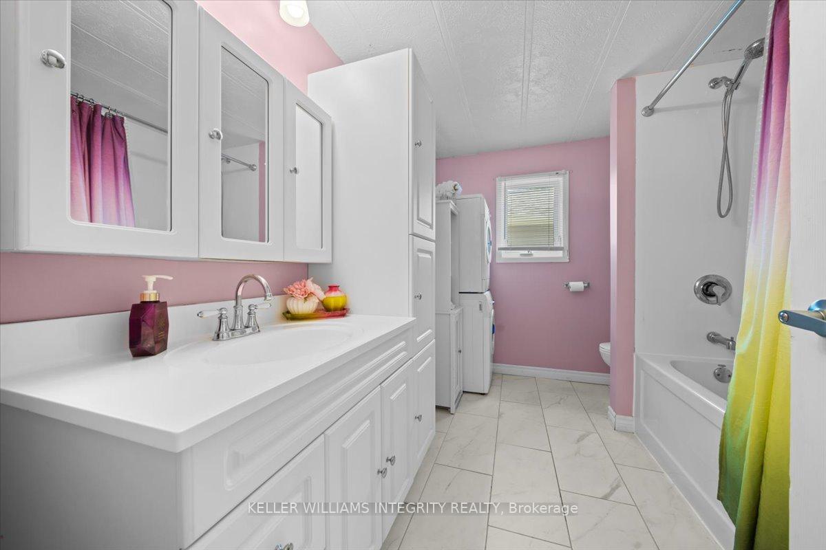 Photo 14 of 1029 Vista Barrett Pvt, Ottawa, Greely — HOMEH