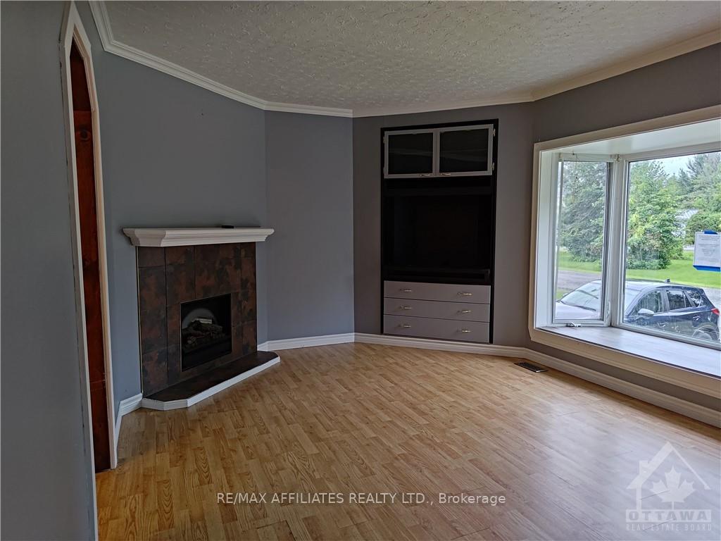 Photo 2 of 1517 Mayrene Crescent, Ottawa, Greely — HOMEH