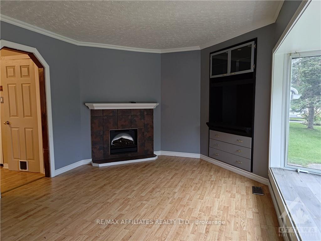 Photo 3 of 1517 Mayrene Crescent, Ottawa, Greely — HOMEH