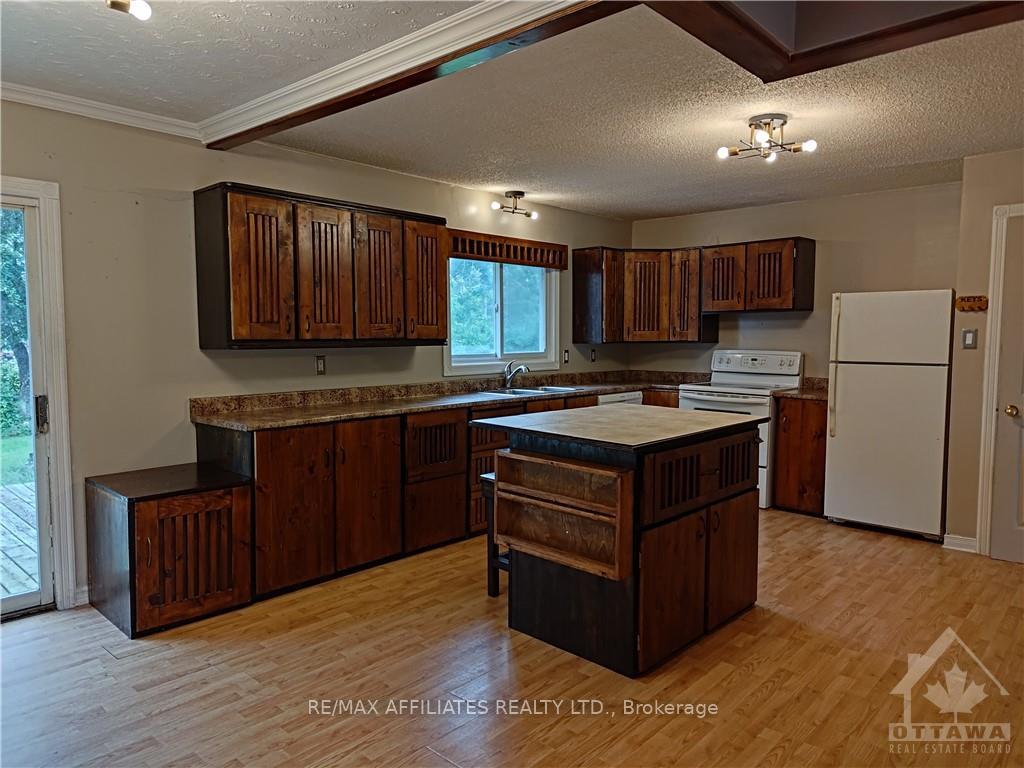 Photo 4 of 1517 Mayrene Crescent, Ottawa, Greely — HOMEH