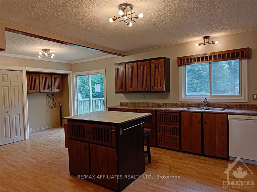 Photo 5 of 1517 Mayrene Crescent, Ottawa, Greely — HOMEH