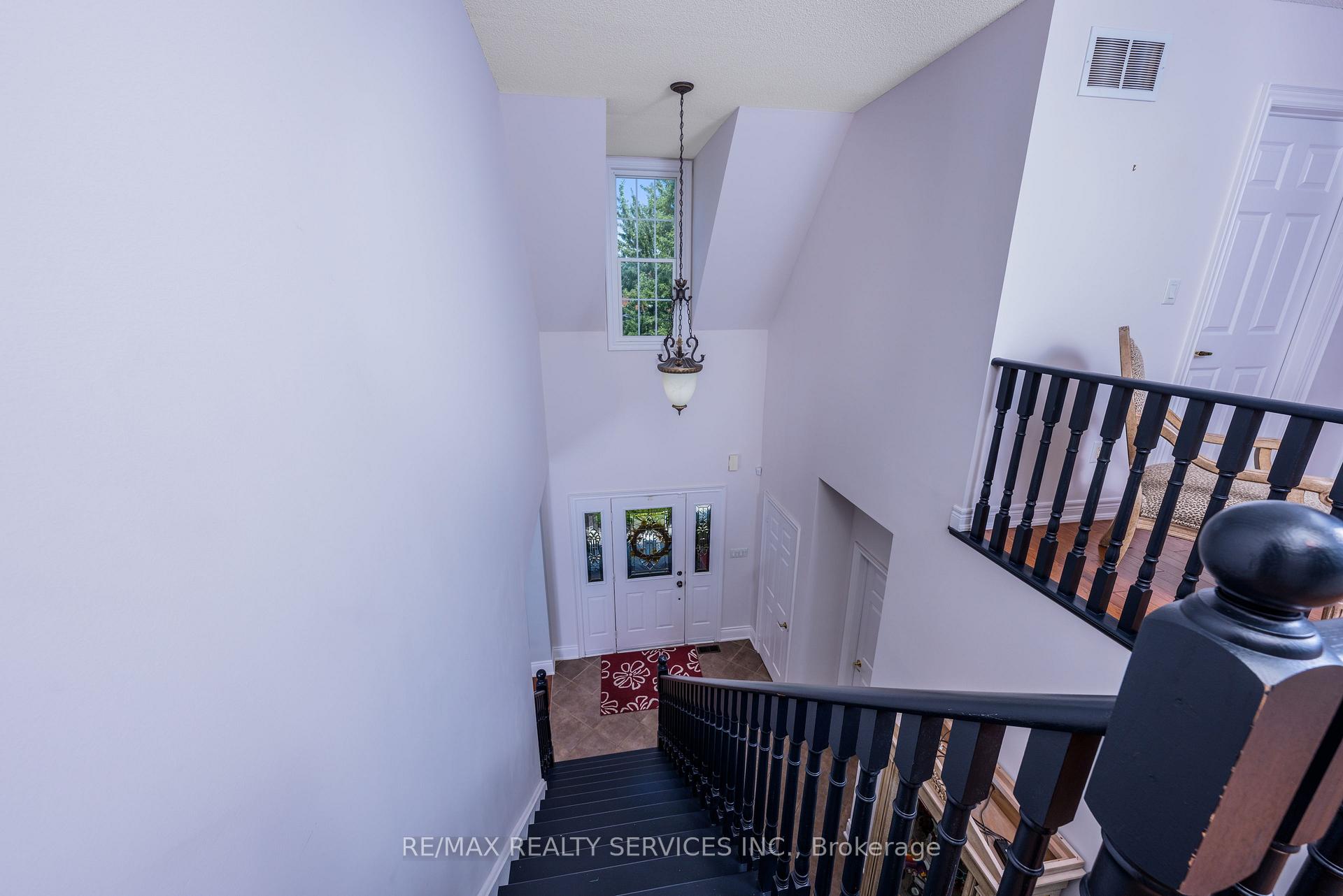 Photo 9 of 68 North Riverdale Drive, Caledon, Inglewood — HOMEH