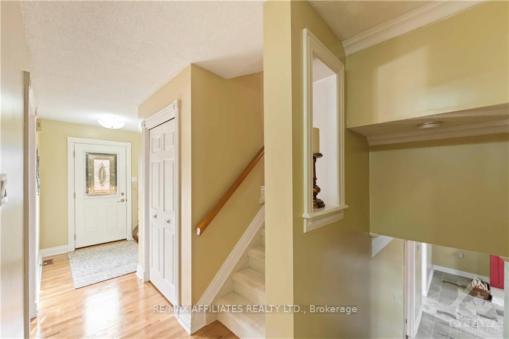 Photo 4 of 5668 Eloise Crescent, Ottawa, Osgoode — HOMEH