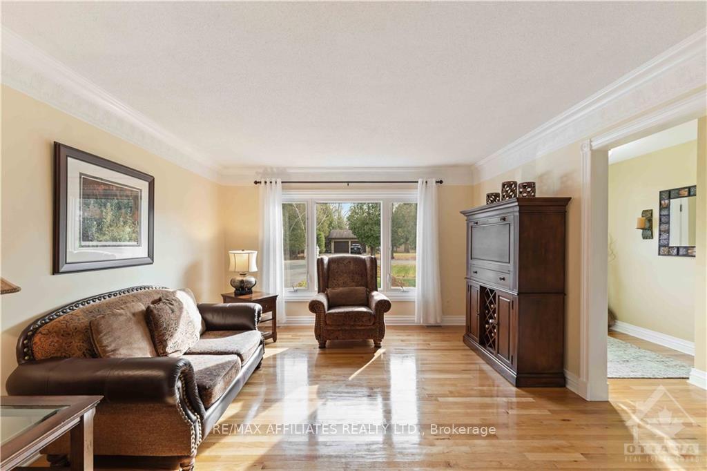 Photo 5 of 5668 Eloise Crescent, Ottawa, Osgoode — HOMEH