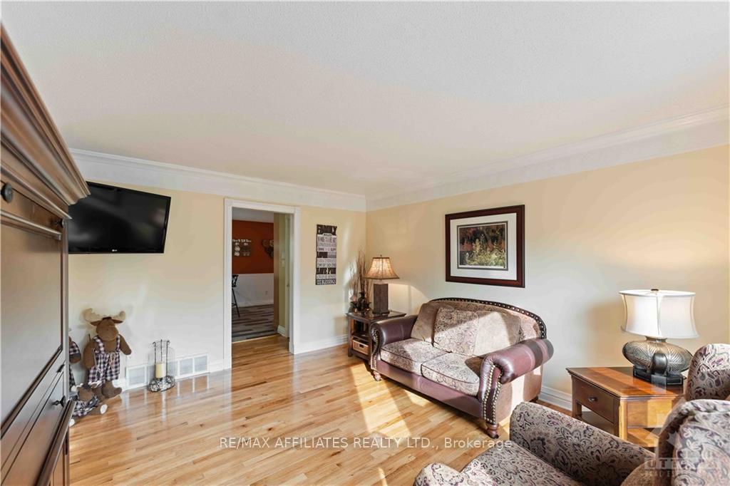 Photo 6 of 5668 Eloise Crescent, Ottawa, Osgoode — HOMEH