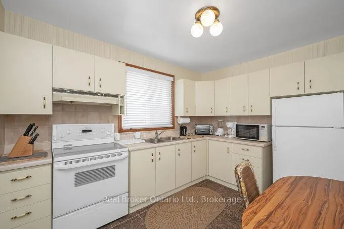 Photo 13 of 264 Grays Road, Hamilton, Stoney Creek — HOMEH