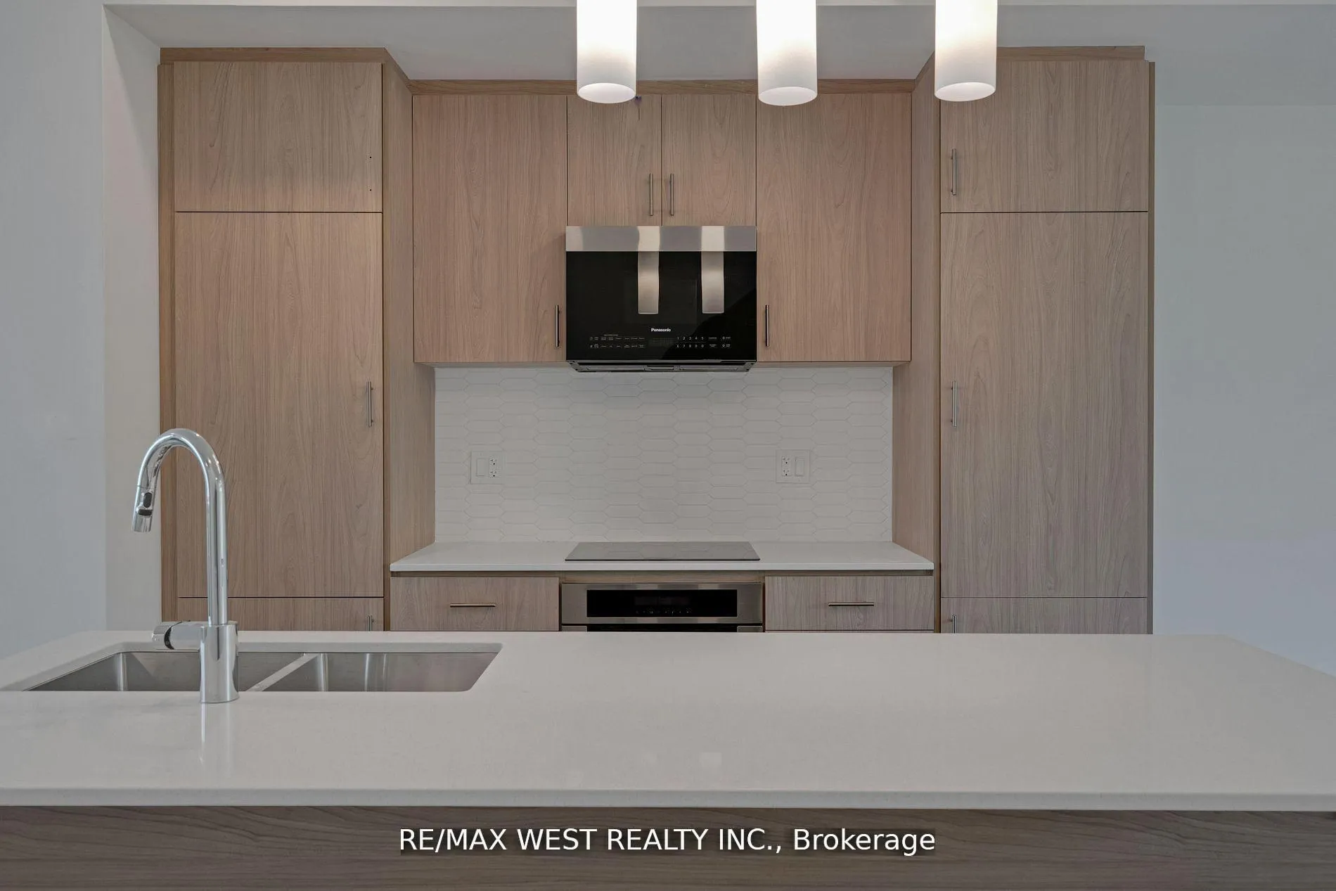 Photo 14 of 10 Rainwater Lane, Barrie, Holly — HOMEH