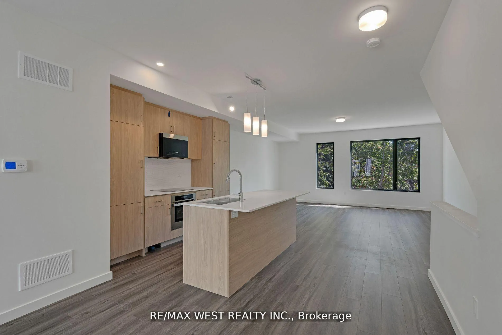 Photo 15 of 10 Rainwater Lane, Barrie, Holly — HOMEH