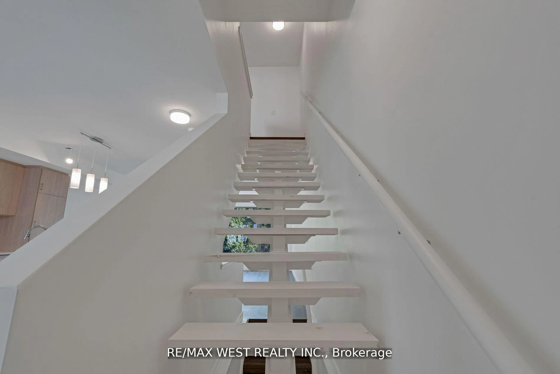 Photo 19 of 10 Rainwater Lane, Barrie, Holly — HOMEH