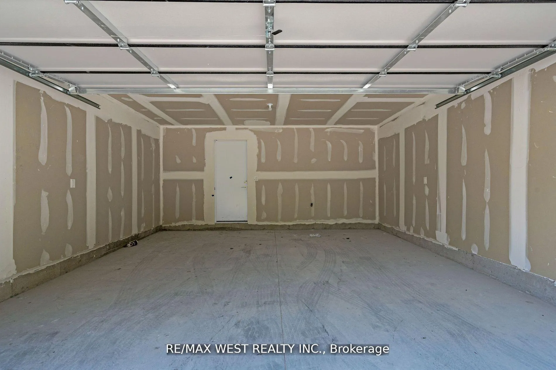 Photo 29 of 10 Rainwater Lane, Barrie, Holly — HOMEH