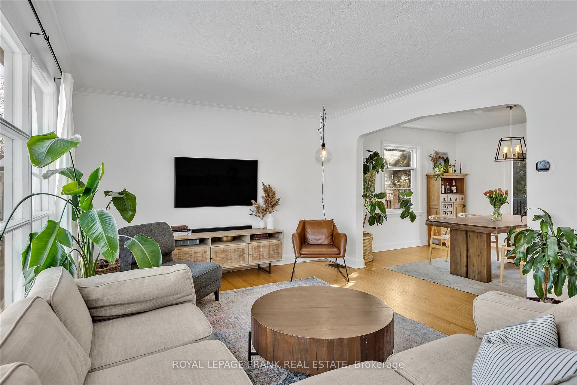 Photo 5 of 661 Walkerfield Avenue, Peterborough, Town Ward 3 — HOMEH