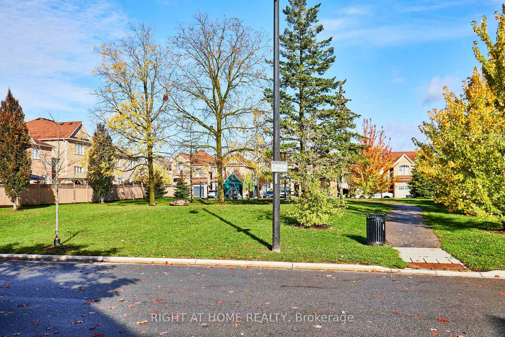 Photo 4 of 71 Keith-Wright Crescent, Ajax, Northeast Ajax — HOMEH