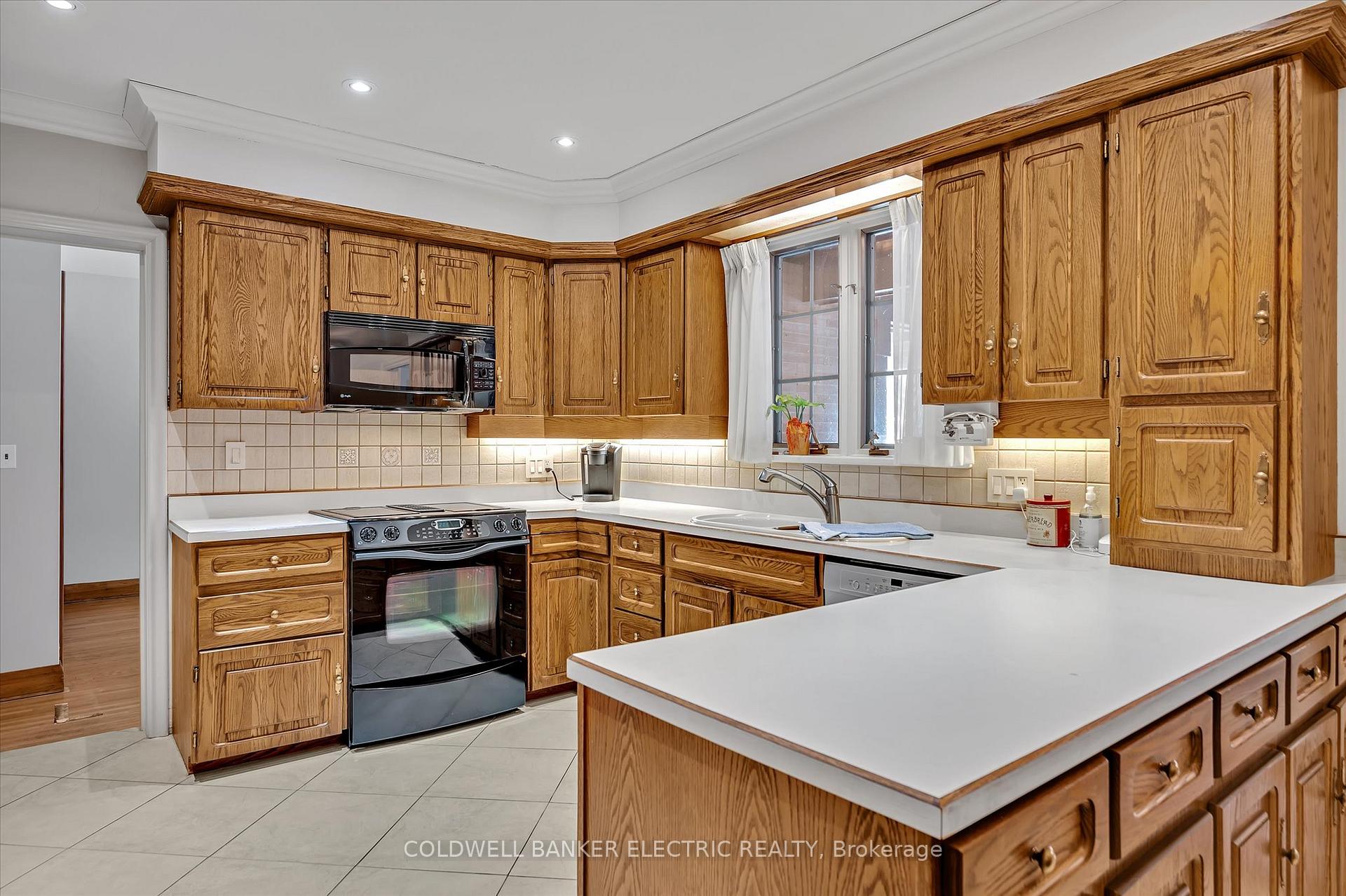 Photo 15 of 581 Weller Street, Peterborough, Town Ward 3 — HOMEH