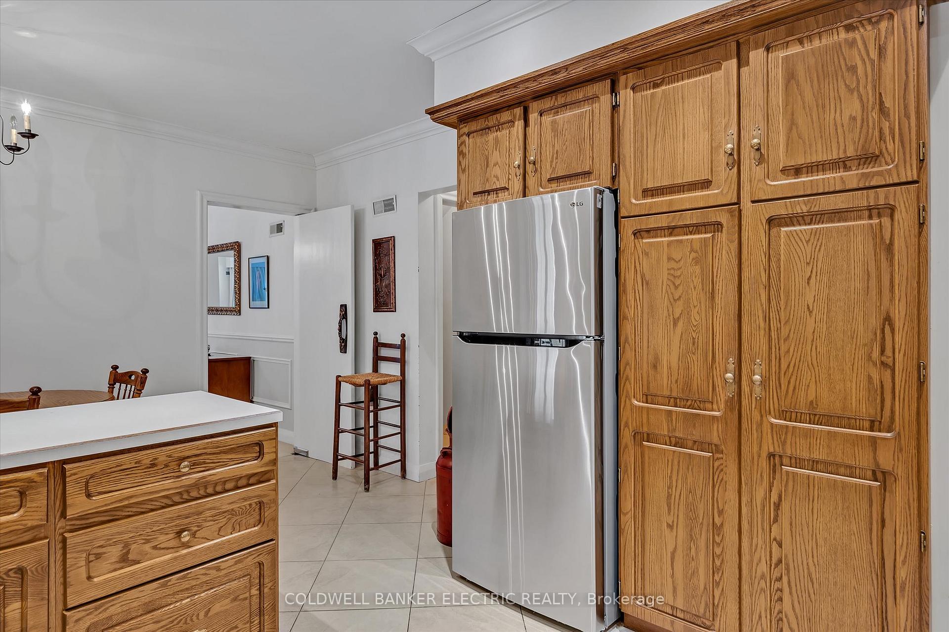 Photo 17 of 581 Weller Street, Peterborough, Town Ward 3 — HOMEH