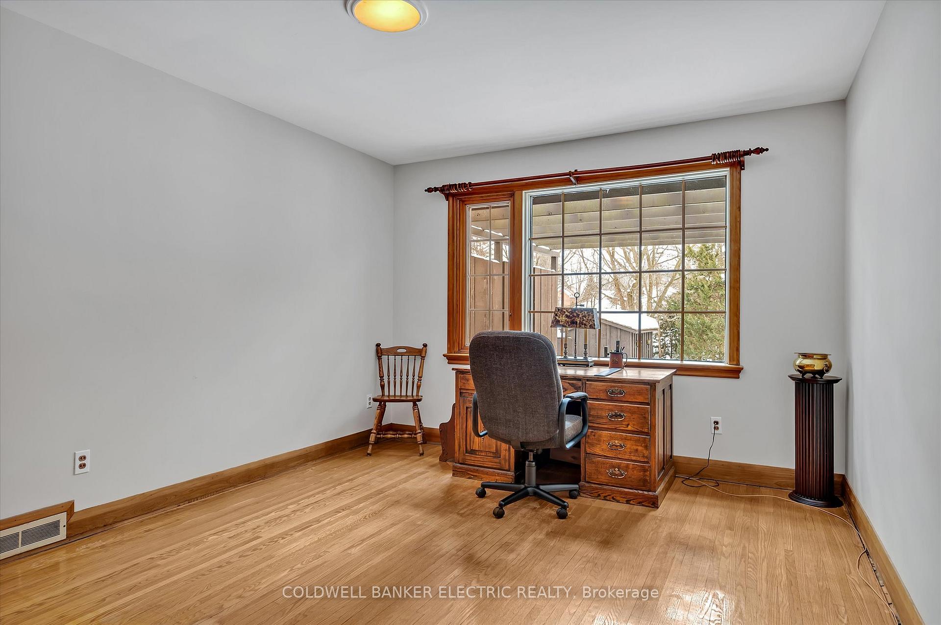 Photo 19 of 581 Weller Street, Peterborough, Town Ward 3 — HOMEH
