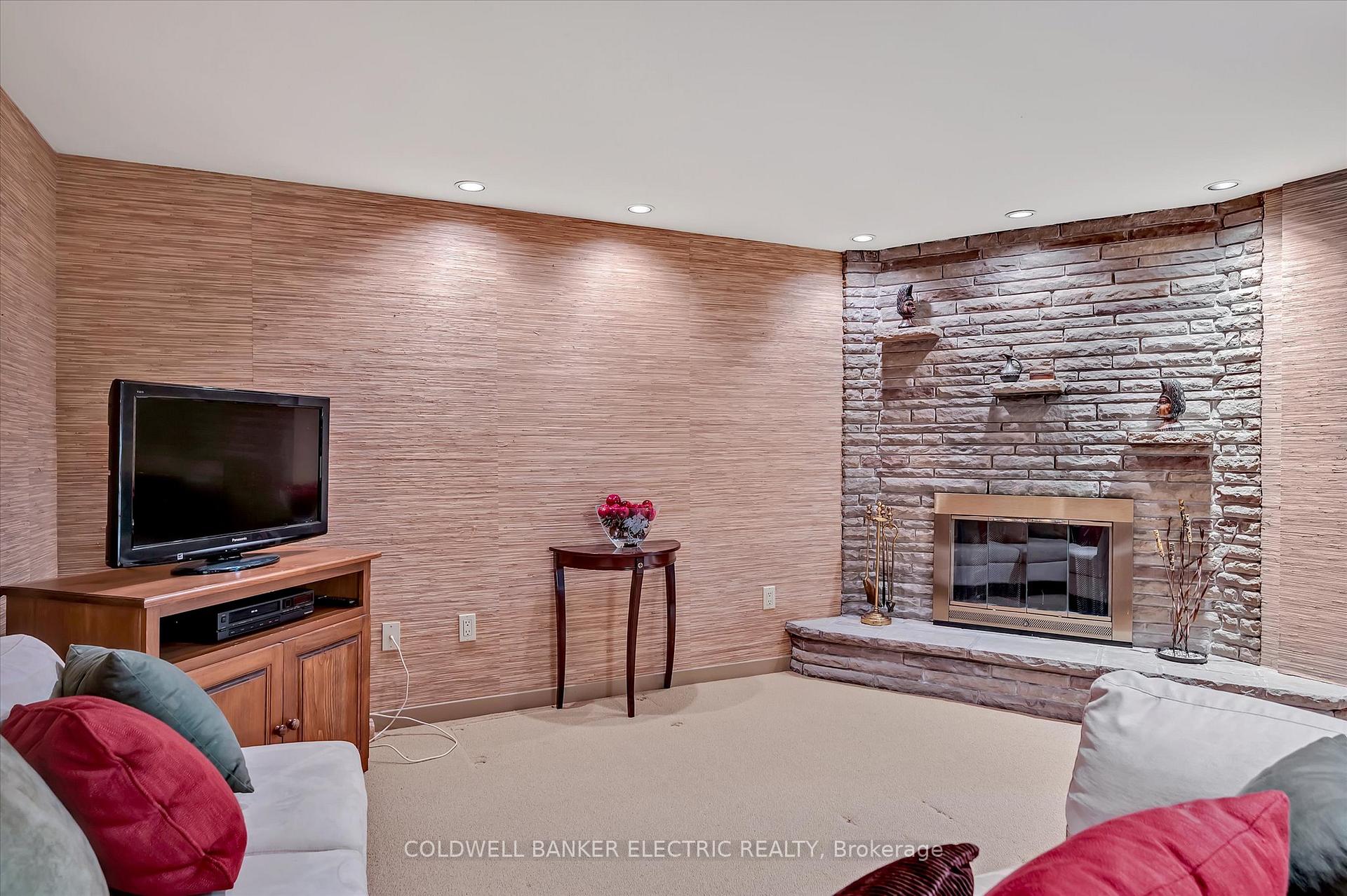 Photo 37 of 581 Weller Street, Peterborough, Town Ward 3 — HOMEH