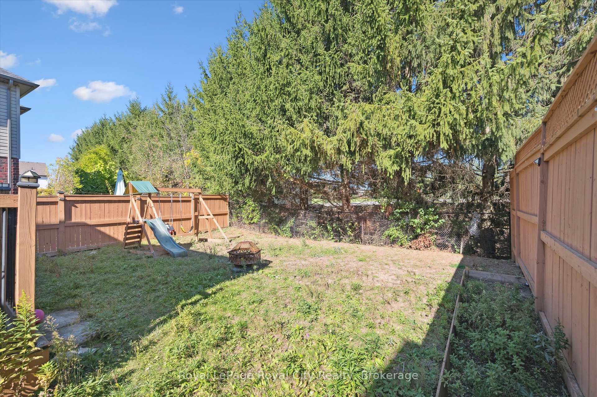 Photo 3 of 69 Laughland Lane, Guelph, Pineridge/Westminster Woods — HOMEH