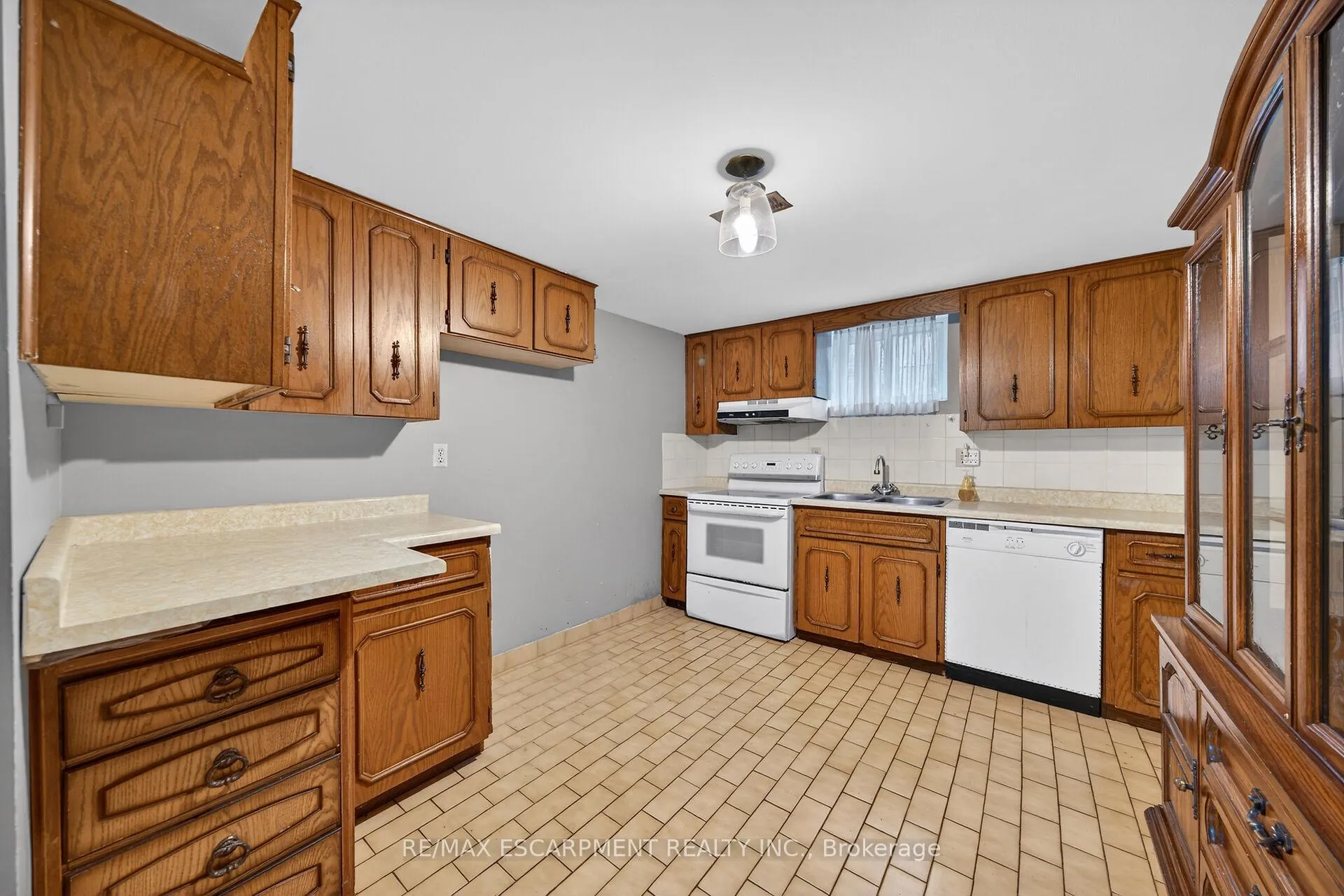Photo 34 of 369 Federal Street, Hamilton, Stoney Creek — HOMEH