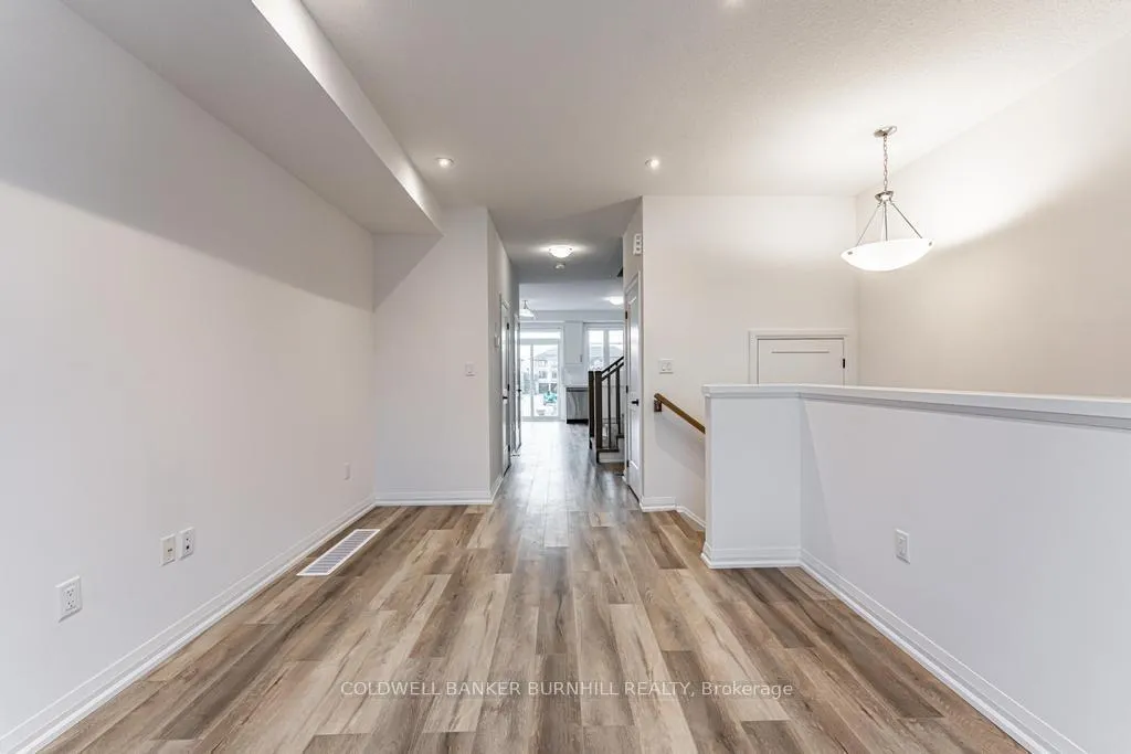 Photo 4 of Unit 19, 120 Court Drive, Brant, Paris — HOMEH