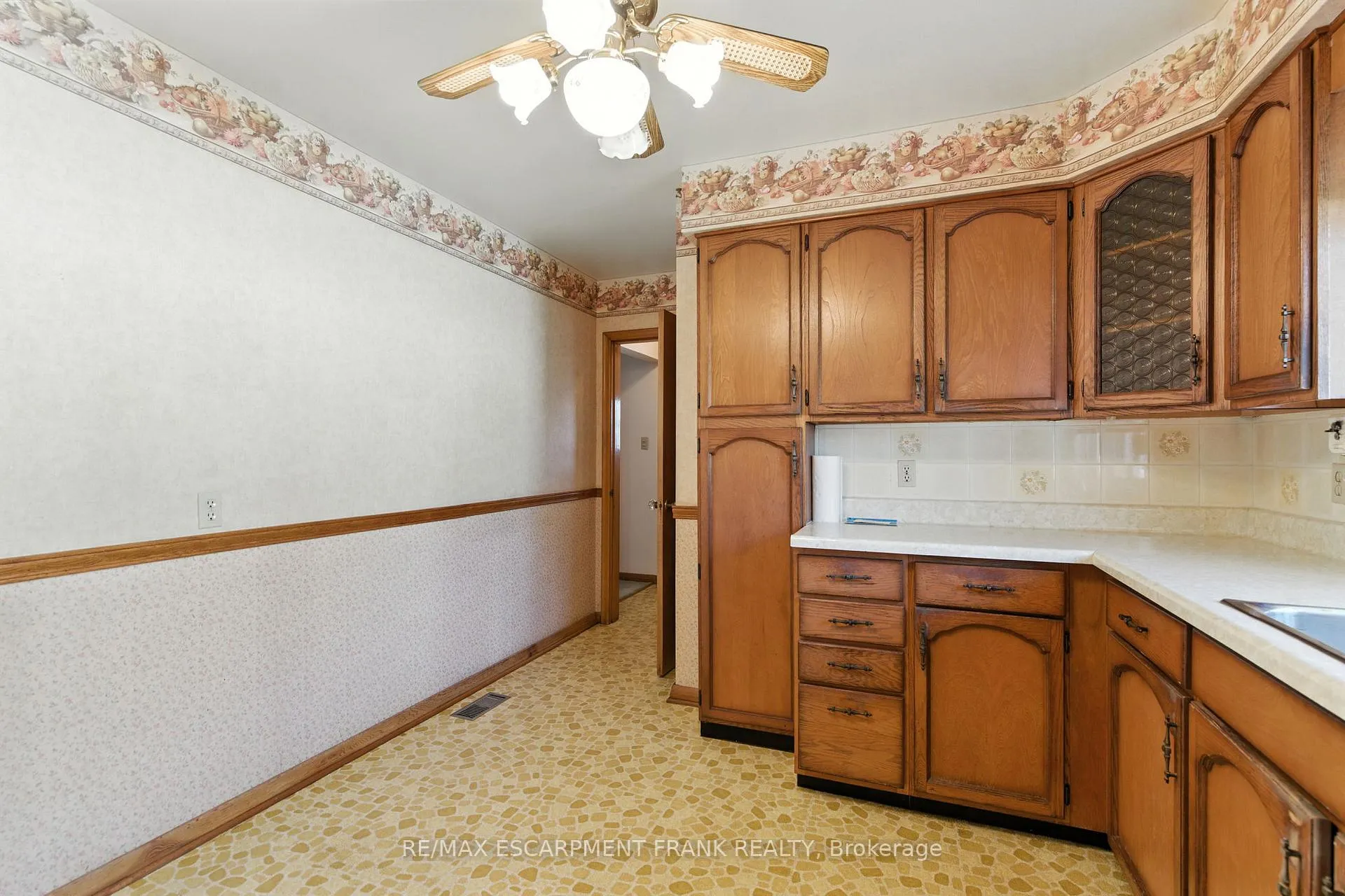 Photo 15 of 27 Warren Avenue, Hamilton, Balfour — HOMEH