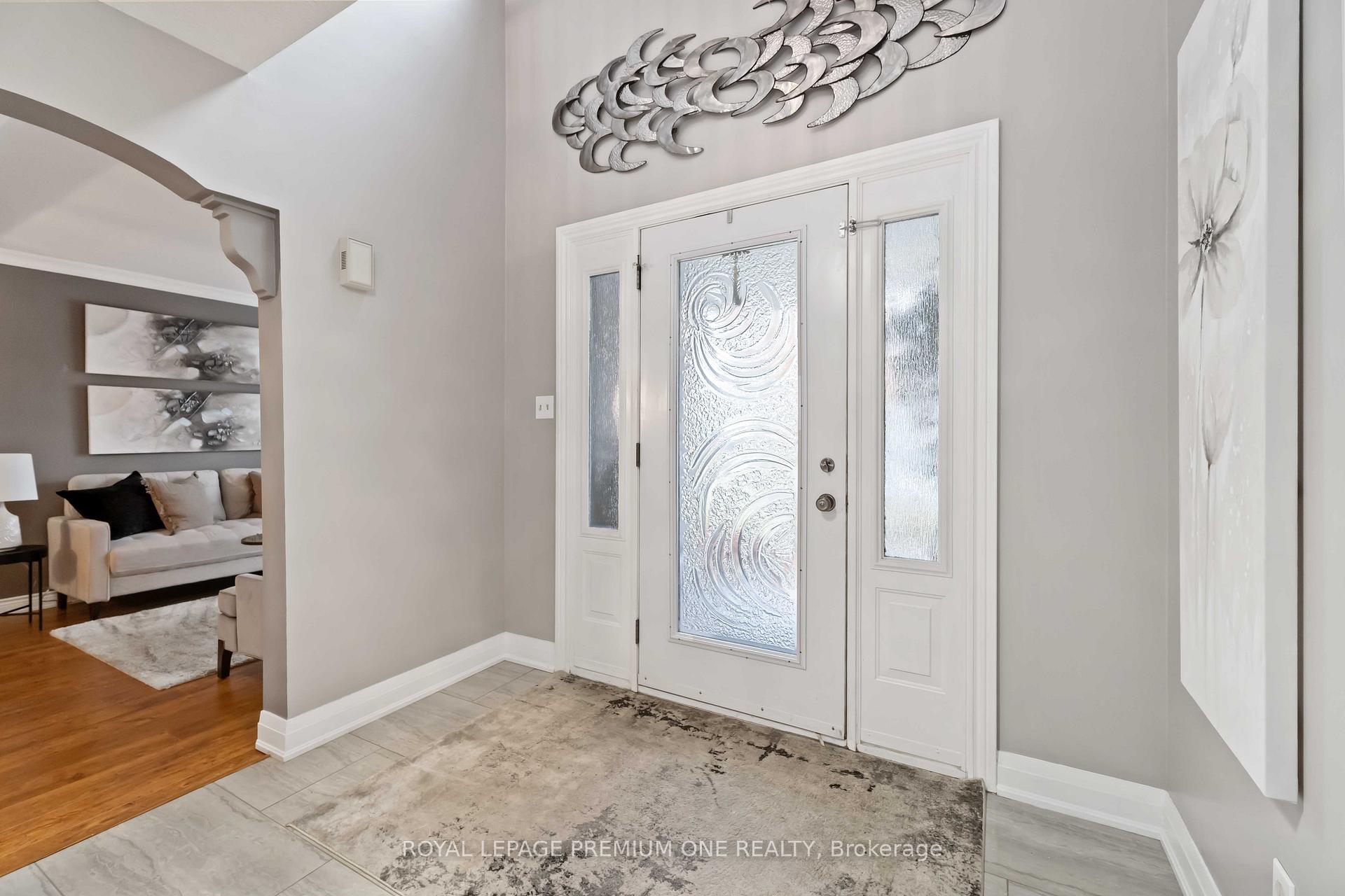 Photo 3 of 27 Sumner Crescent N, Grimsby, Grimsby Beach — HOMEH