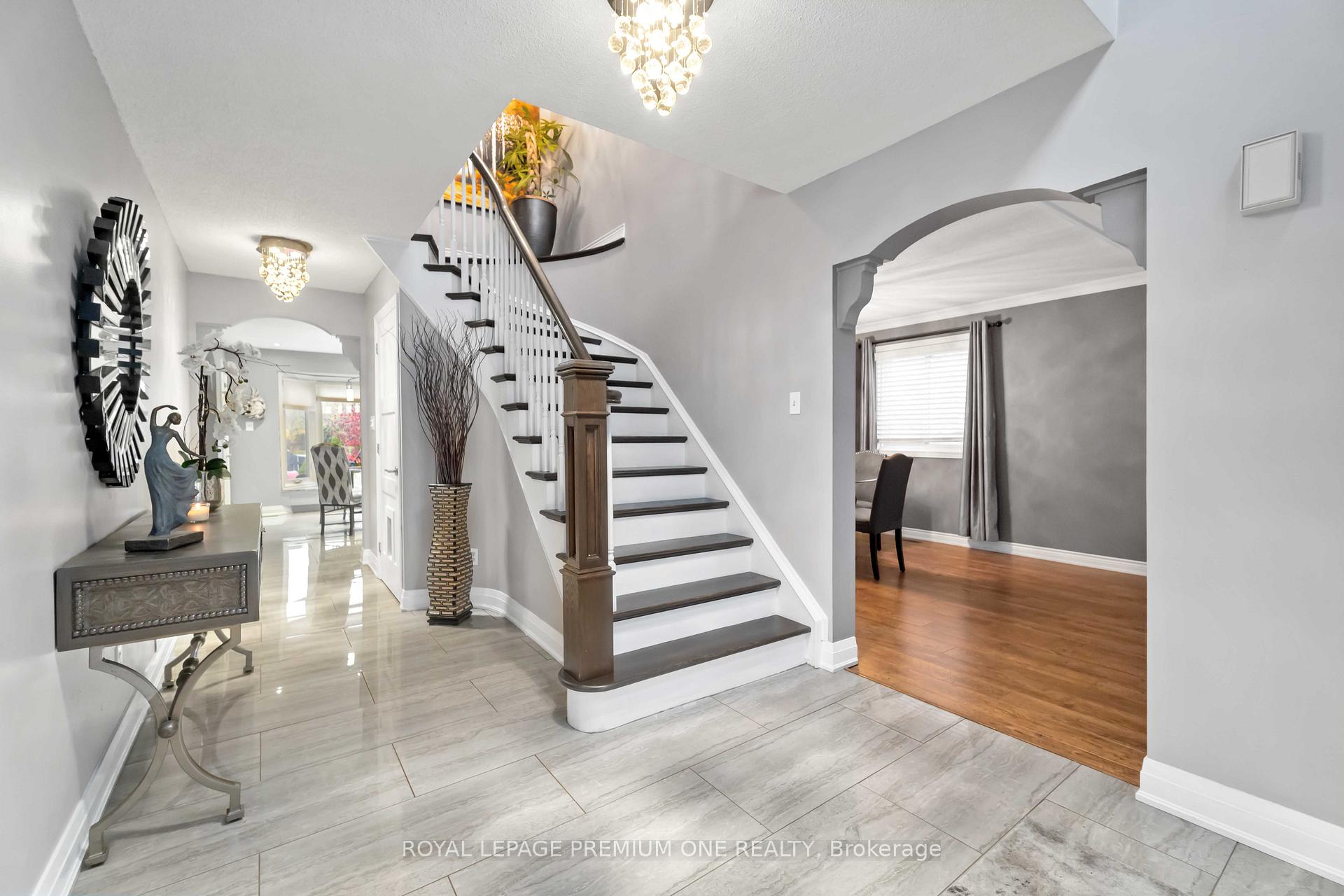 Photo 4 of 27 Sumner Crescent N, Grimsby, Grimsby Beach — HOMEH