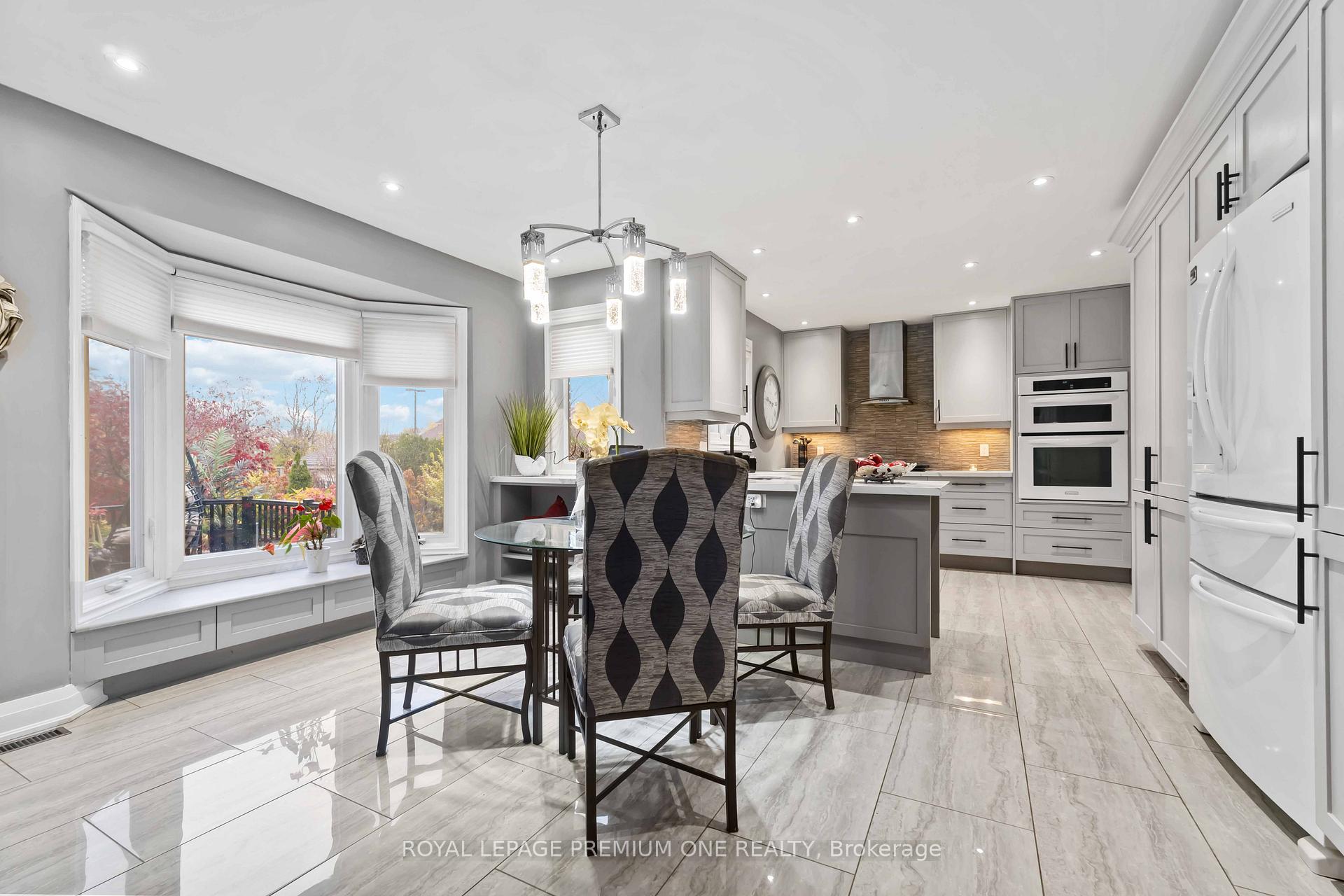 Photo 11 of 27 Sumner Crescent N, Grimsby, Grimsby Beach — HOMEH
