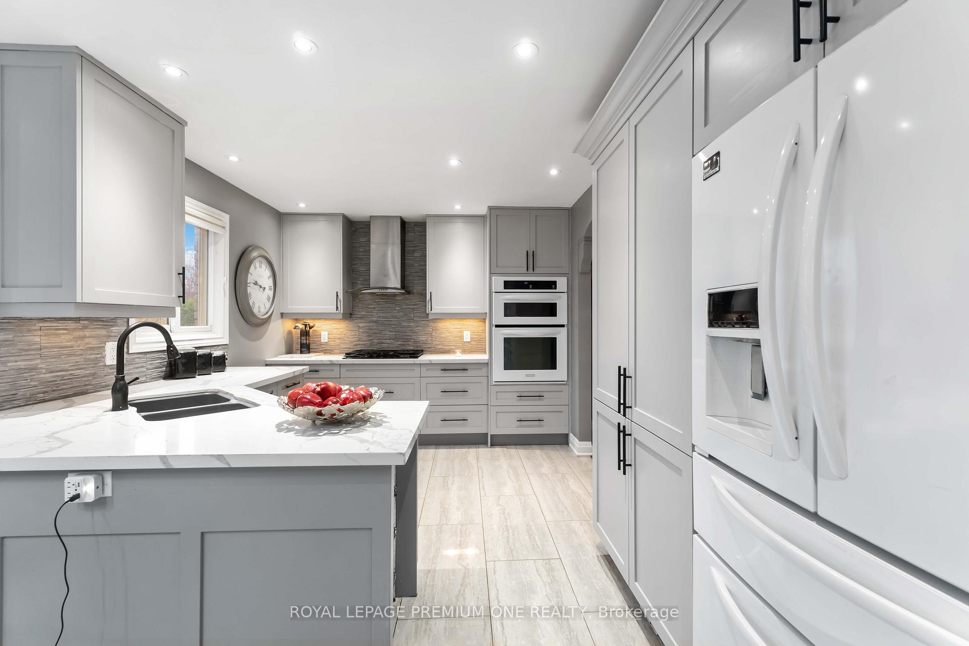 Photo 12 of 27 Sumner Crescent N, Grimsby, Grimsby Beach — HOMEH